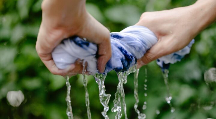 Hand Washing Clothes vs Machine