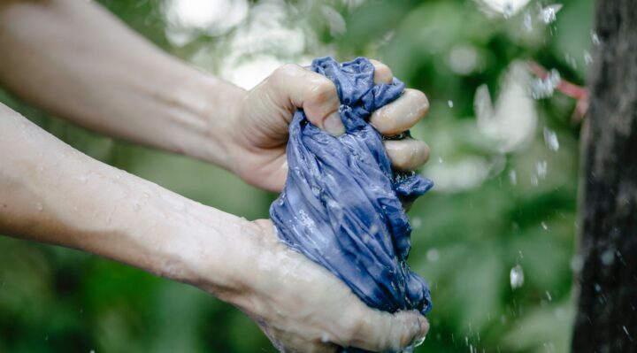 How to Hand Wash Clothes Without Detergent